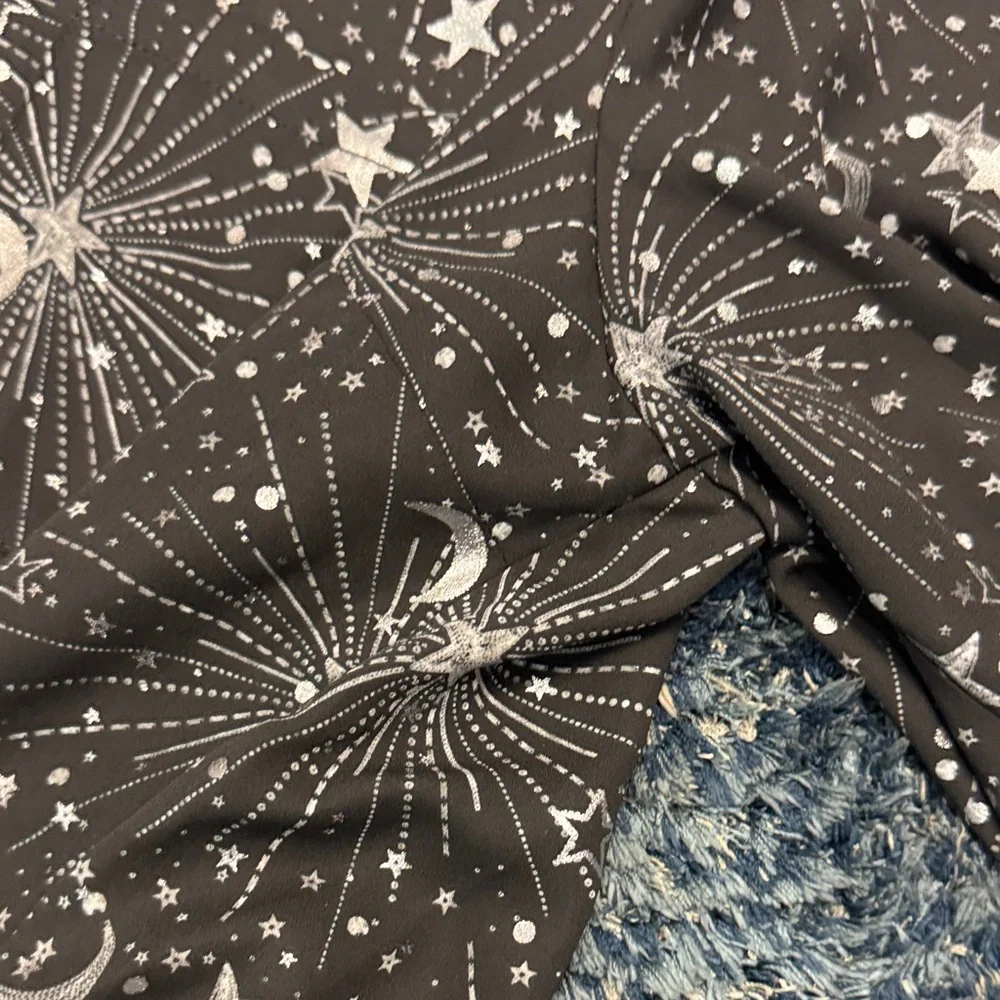 NEW Torrid Black and Silver star chiffon tunic roll-tab blouse size 1X(14-16) - Picture 9 of 14